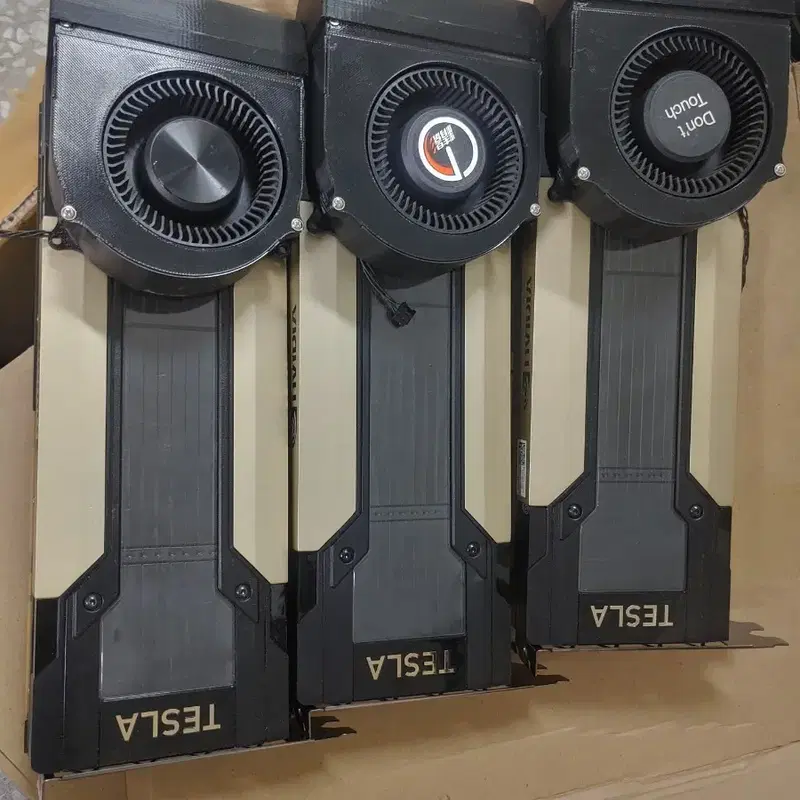 엔비디아 Tesla GPU v100 pci-e 32g x 3