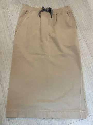 미사용 새상품급 BRUNELLO CUCINELLI 베이지 저지 스커트 S