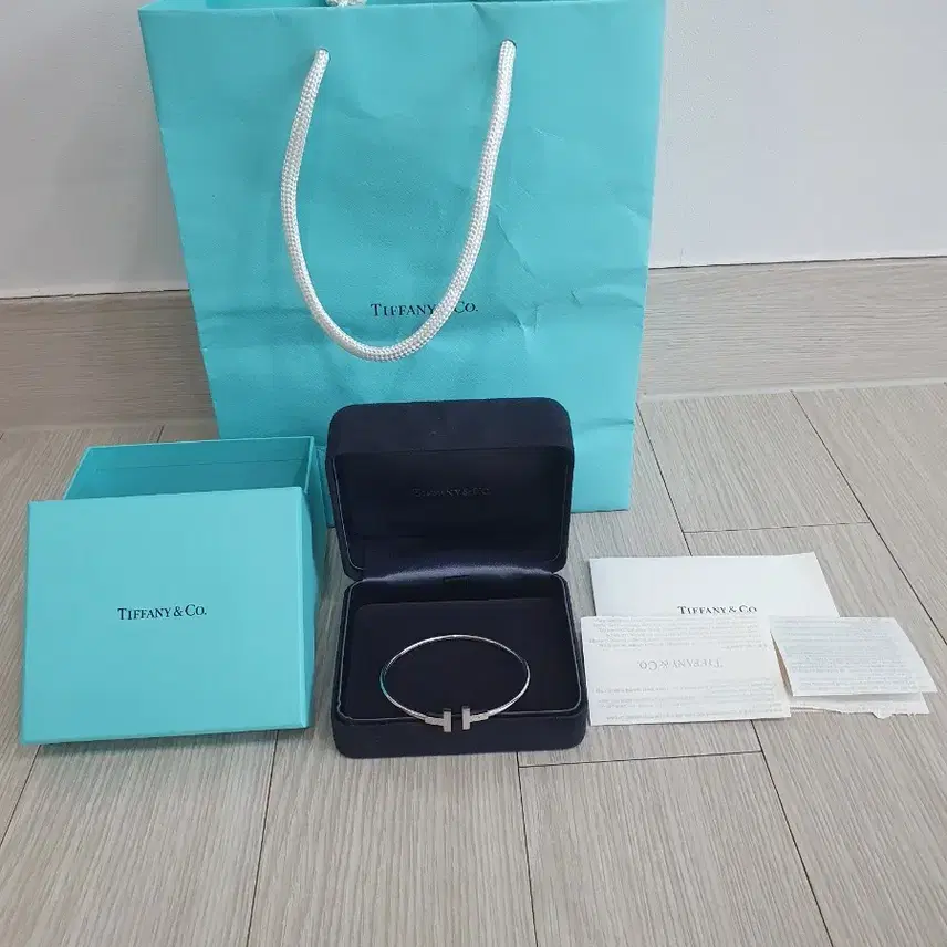 티파니앤코 정품 T 와이어 미디움 팔찌 화이트골드 18K 사진 1
