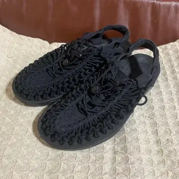 27cm KEEN UNEEK 블랙 샌들