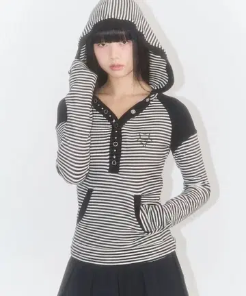 ILLIGO 스트라이프 레이스 배색 후드 블랙 아이보리