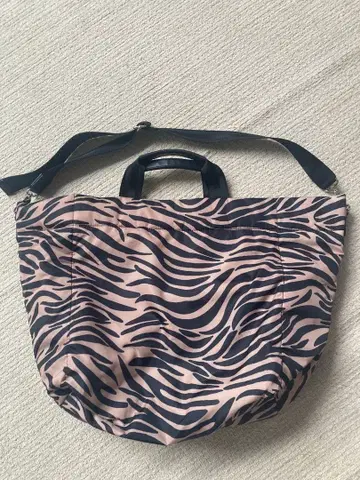ZARA WOMAN 제브라 패턴 토트백