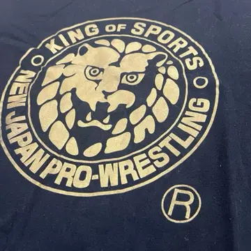 신일본 프로레슬링 T셔츠 블랙 금자 KING OF SPORTS