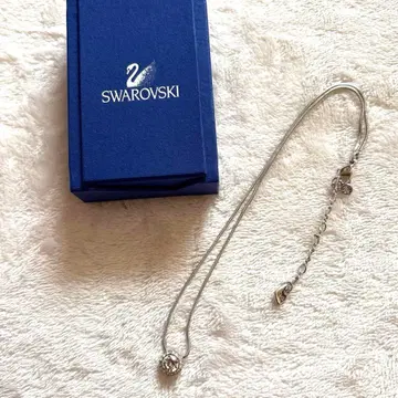 스와로브스키 SWAROVSKI 목걸이 실버색 싱글 볼 새상품급