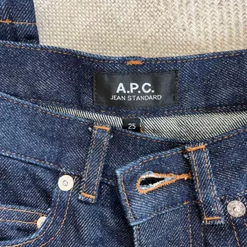A.P.C. JEAN STANDARD 25인치 새상품급