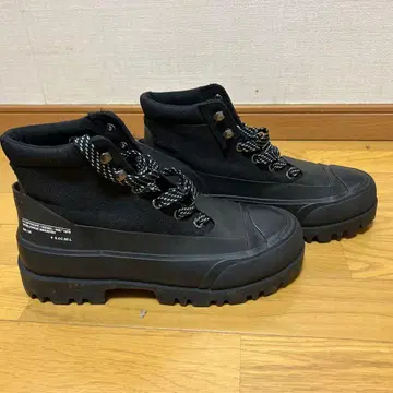 블랙 부츠