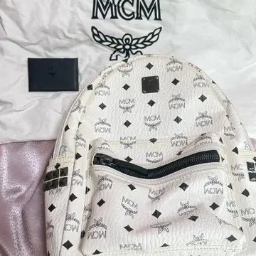 할인 가능 MCM 백팩 화이트 스터드