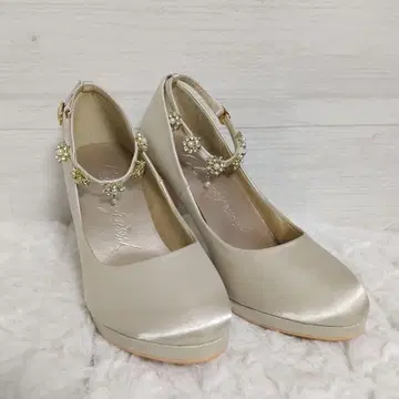라보라토리워크 하이힐 새틴 펌프스 아이보리 베이지 M 사이즈