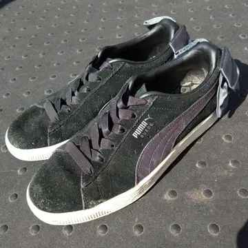 PUMA SUEDE 스웨이드 가죽 리본 스니커즈 블랙 24cm