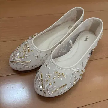 ZARA 자수 비즈 발레 슈즈