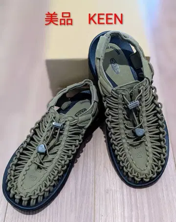 KEEN 꼬임 디자인 샌들 올리브