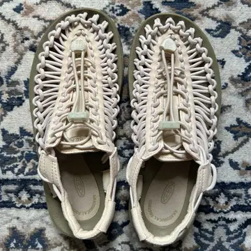 KEEN UNEEK 킨 유니크 23cm