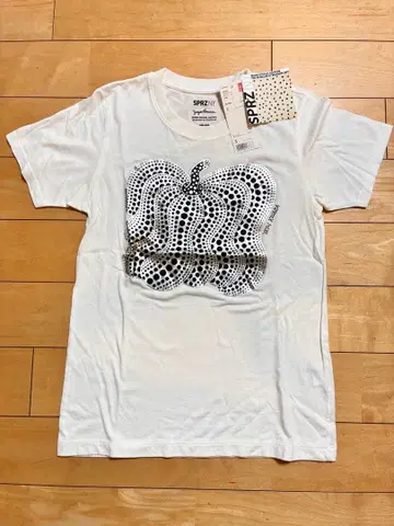 UNIQLO 쿠사마 야요이 호박 디자인 T셔츠