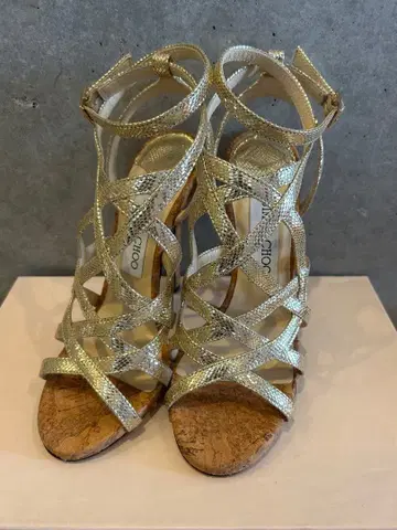 JIMMY CHOO 골드 스트랩 샌들 35