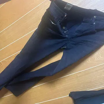 새상품급 레어품 HTC 블랙 데님 32 스터드 가죽