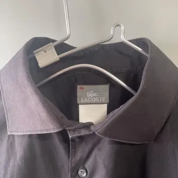 남성용 LACOSTE 블랙 긴팔 셔츠 가슴 포켓 부착 사이즈 44