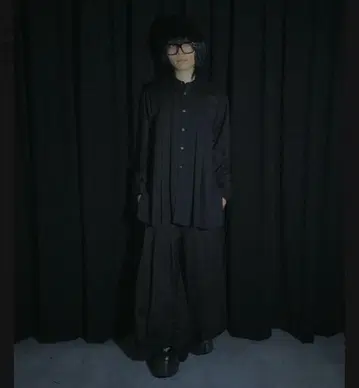 컨디션 최상 NOT CONVENTIONAL pleats shirts