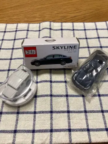 닛산 공장 견학 기념 토미카 1/63 스케일 스카이라인 메가 크루저 포함
