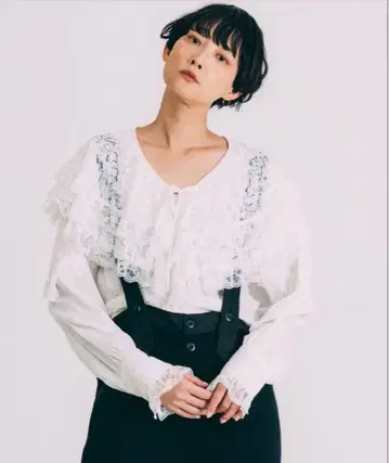 Freada 인도 레이스 블라우스 & 레이어드 힙 스카프