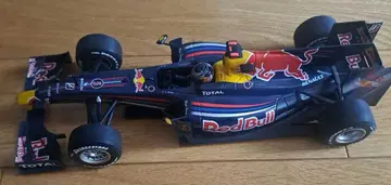 레드불 RB5 2009 F1 1/18 베텔