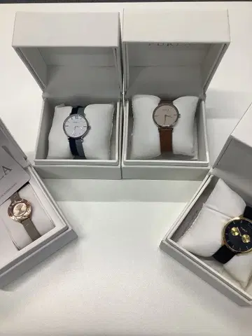 [정품] FURLA 아날로그 손목시계 4세트
