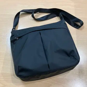 [ Y'SACCS ] 이삭*발수 경량 나일론 타프타 숄더백 블랙