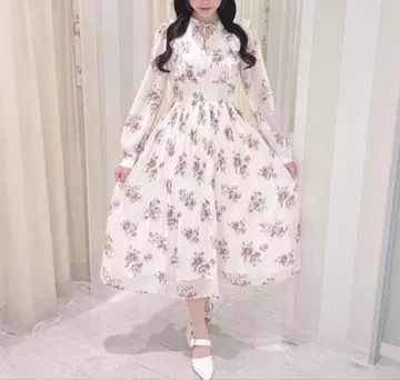 세일 중 evelyn 오리지널 꽃무늬 원피스 op 화이트