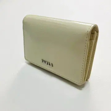 현행 FURLA 접이식 지갑 가죽 천연 가죽 광택 로고 금장 장식 화이트