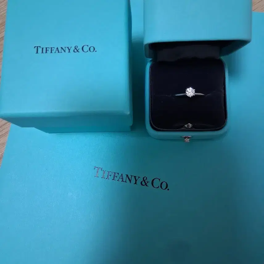 티파니앤코 티파니 3부 다이아 반지 (0.3ct) 영수증 있음 사진 4
