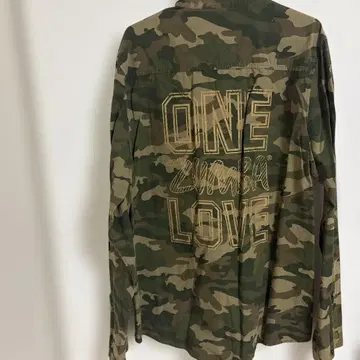 카모 패턴 긴팔 셔츠 ONE ZUMBA LOVE