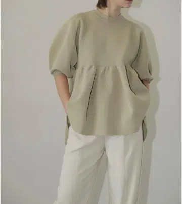 새상품급 CLANE BALOON GATHER KNIT TOPS