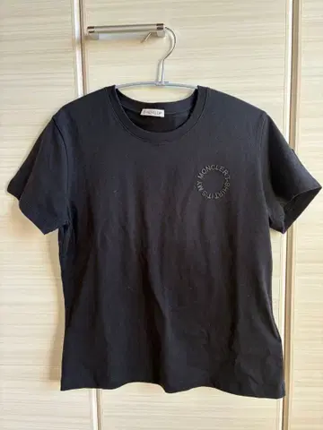 MONCLER 반팔 T셔츠 블랙 로고 자수 사이즈 M