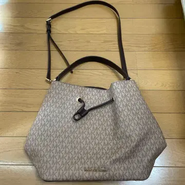 MICHAEL KORS MK 로고 복조리 숄더백
