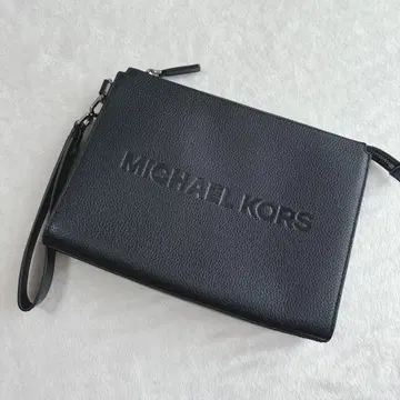 [ 새상품급 ] 마이클코어스 MICHAL KORS 클러치백 가죽 로고
