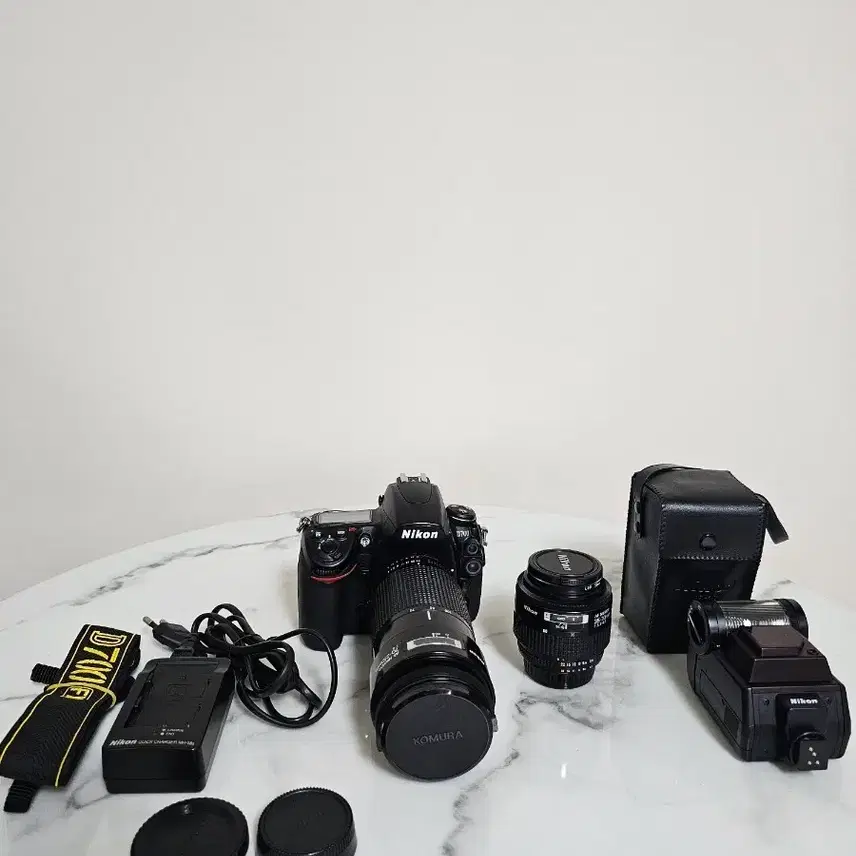 니콘 D700FX 카메라 풀세트8G메모라+건전지포함(컷터수 짧음)