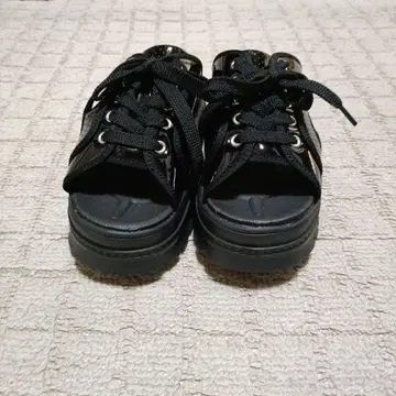 통굽 오픈토 샌들 블랙