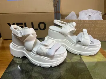 YELLO 샌들 통굽 화이트
