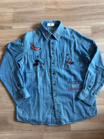 새상품급 MOUSSY 디즈니 자수 데님 셔츠