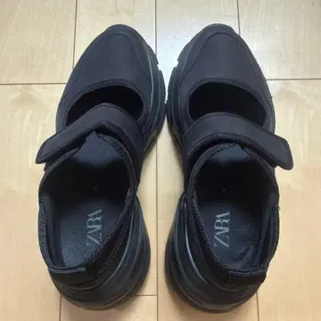 ZARA 통굽 스니커즈 블랙 38 사이즈