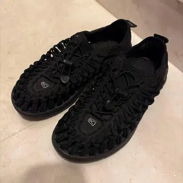 KEEN 블랙