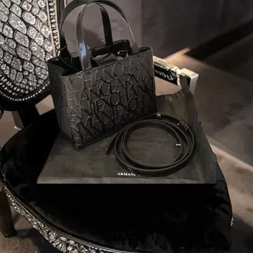 Armani Exchange 핸드백 중형 블랙 숄더백
