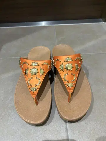 가격 인하합니다. FitFlop 샌들 골드 스터드 장식 UK5 레어