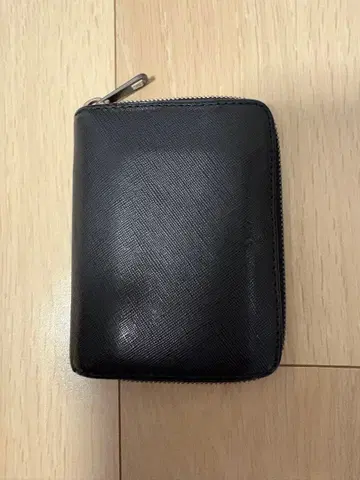 a.p.c 엠보싱 패턴 지갑
