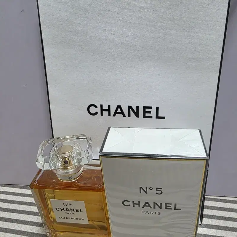 샤넬 향수 No.5 오 드 빠르펭 100ml 새상품