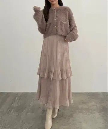 새상품 CENEA 골드 버튼 샤기 니트 가디건 + 플리츠 스커트 set