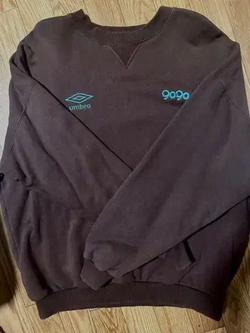 UMBRO 9090 브라운 맨투맨 선착순