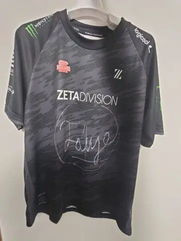 ZETA DIVISION ta1yo 사인 포함 유니폼
