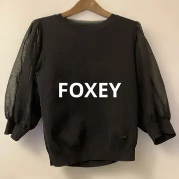 FOXEY 스테디셀러 Knit Top 'F-logo' 인기 블랙