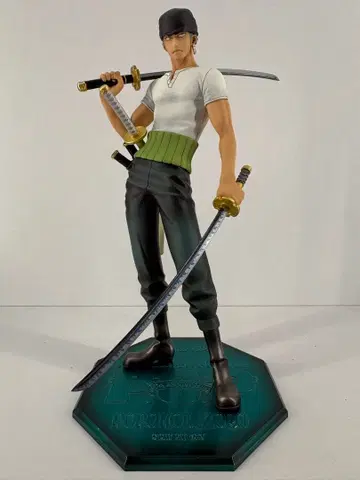 로로노아 조로 pop 원피스 피규어