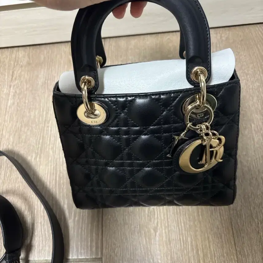 디올 레이디 스몰 블랙 퀼팅백 사진 3